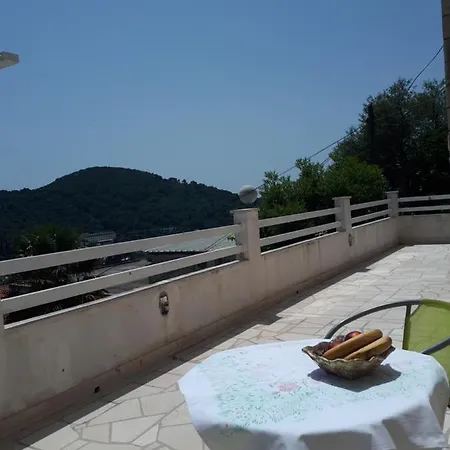 Apartman Maja *